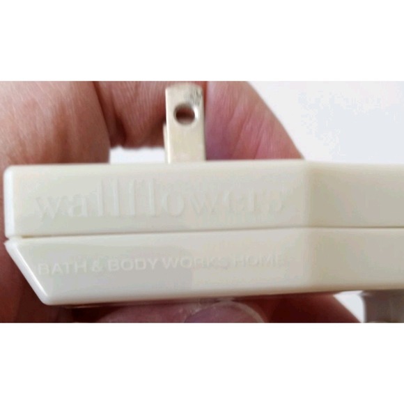 Bath Body Works Wallflower Plug In Pumpkin Night Light Holiday Thanksgiving Fall - Picture 3 of 8